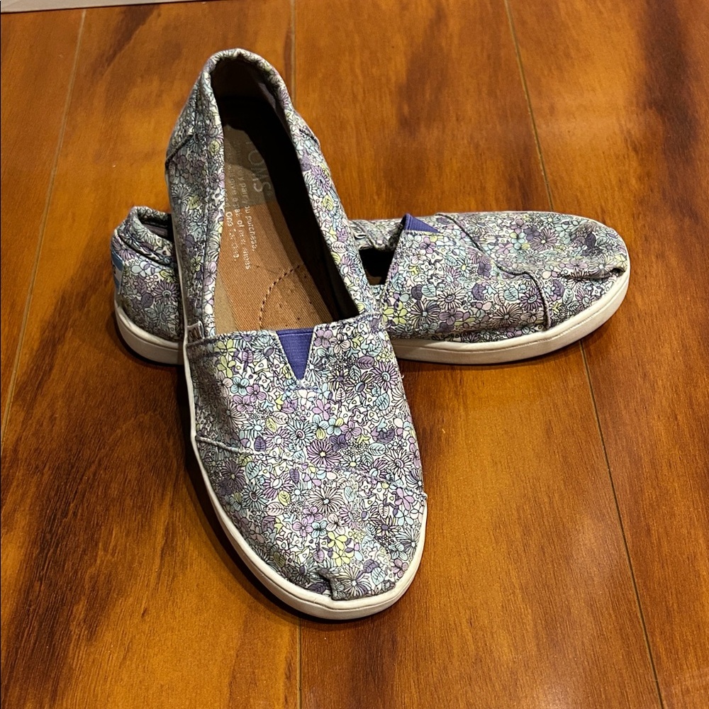 Toms Youth Classics Ditsy Floral Canvas Slip-On Shoes